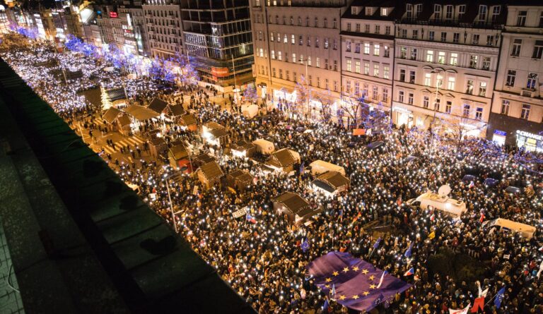 NOVI PROTESTI U PRAGU: 80 000 ljudi na ulicama