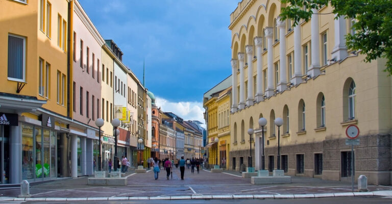 Velike gužve na biračkim mjestima za MZ u Banjaluci