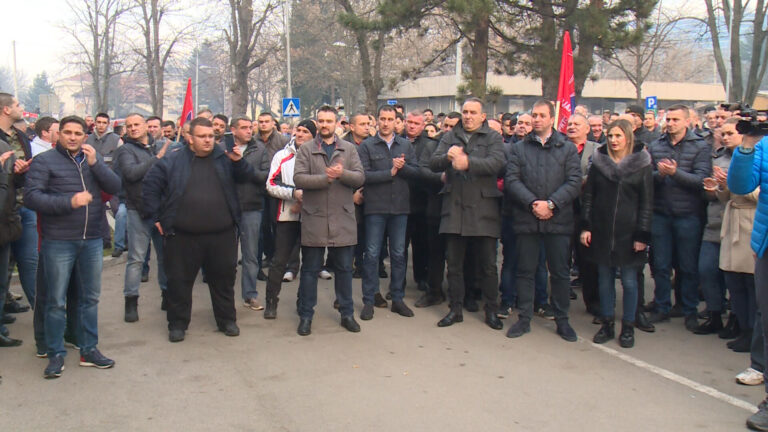 Skup ispred SPRS nije organizovan u skladu sa Zakonom o javnom okupljanju-u policiji tvrde da su reagovali