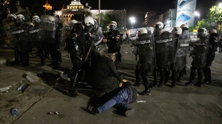 Zbog nereda na protestima uhapšeno više od 70 ljudi, povrijeđeno 19 osoba