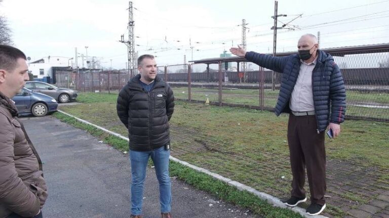 Radnik Željeznica RS prijetio novinarskoj ekipi u Banjaluci (VIDEO)