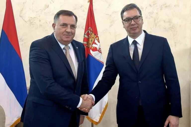 Vučić zamolio Dodika da se Srbi vrate u institucije BiH i tu brane svoje pravo