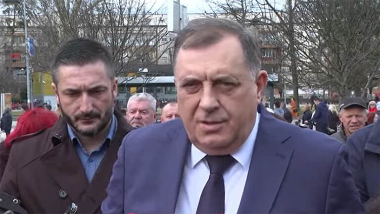 Dodik nastavlja sa primitivnim vrijeđanjem novinara: Spodobe i reketaši