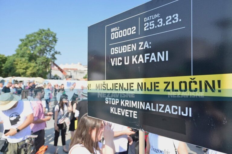 Protesti u Banjaluci: Novinari pozvali vlast da odustane od kriminalizacije klevete