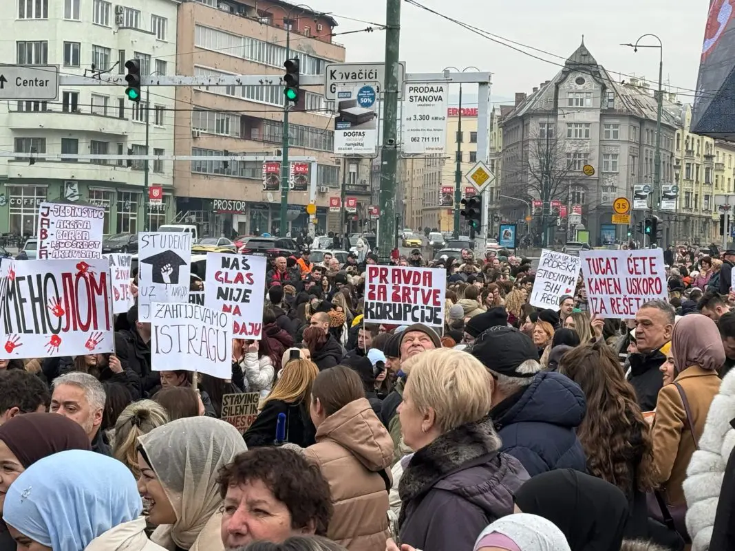 Studenti na protestima u Sarajevu poručili: Pravda za Jablanicu, tucaćete kamen iza rešetaka