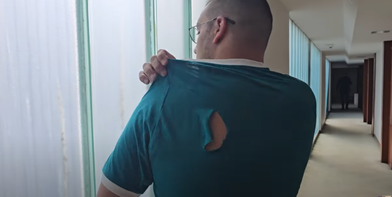 Fizički sukob u hotelu “Bosna”: Poslanik iz SNSD-a nasrnuo na kolegu! Telefon izbijen, majica poderana!