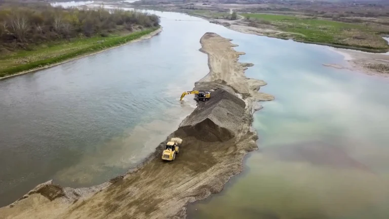 Drina na rubu katastrofe: Nelegalna eksploatacija prijeti opstanku sela i ljudi!